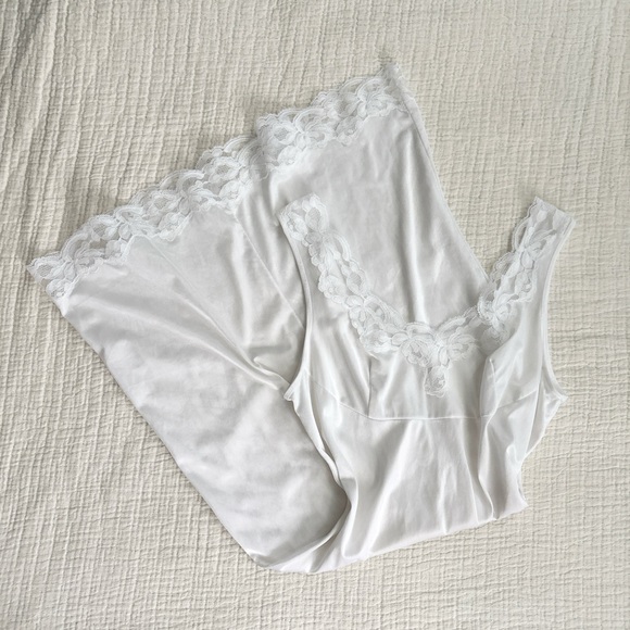 3/$30 💘 vintage white lace trim lingerie chemise slip dress nightgown - Picture 2 of 3